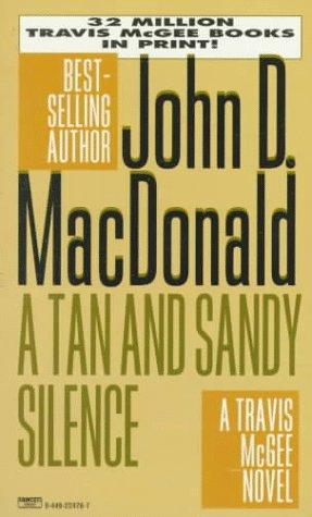 Copertina di A Tan and Sandy Silence (Travis McGee Mysteries)