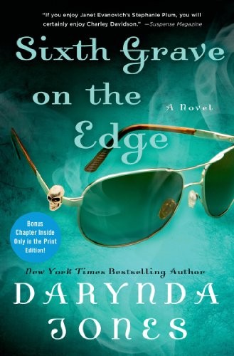 Copertina di Sixth Grave on the Edge: A Novel (Charley Davidson Book 6)
